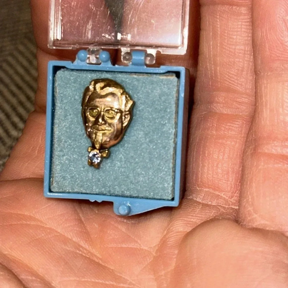 Kentucky Fried Chicken Restaurants KFC Owner’s Service Award Franchise Gold Pin - Picture 3 of 8